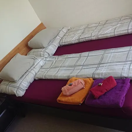 Privatzimmer 300M Zur S-Bahn Jona Rapperswil-Jona Esterno foto