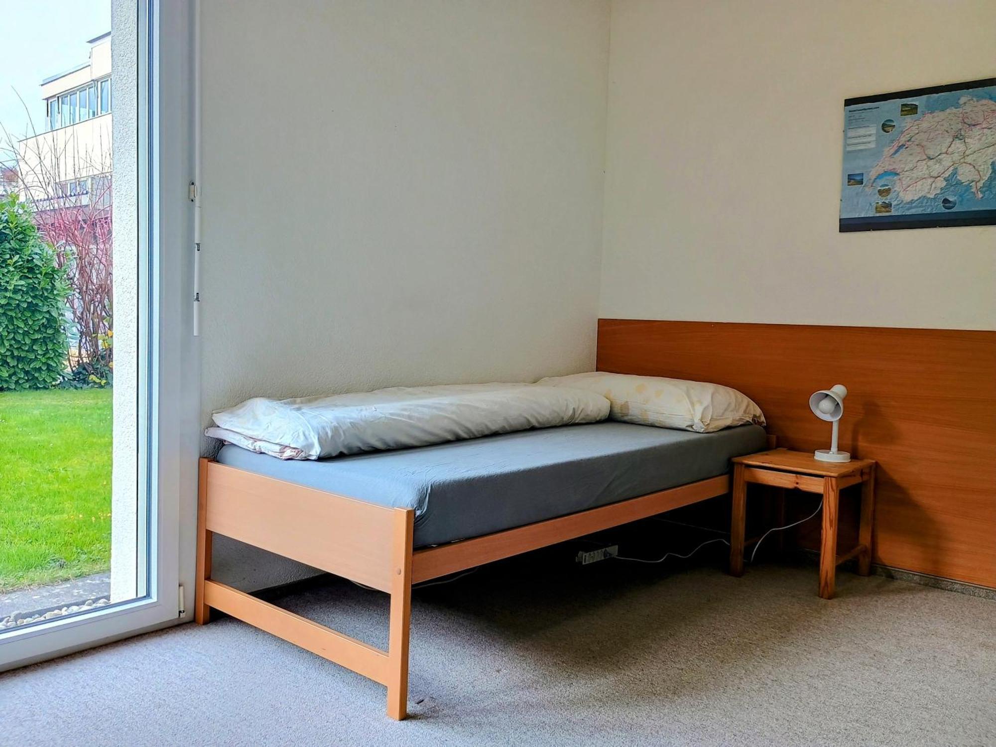 300m Zur S-bahn Jona Homestay